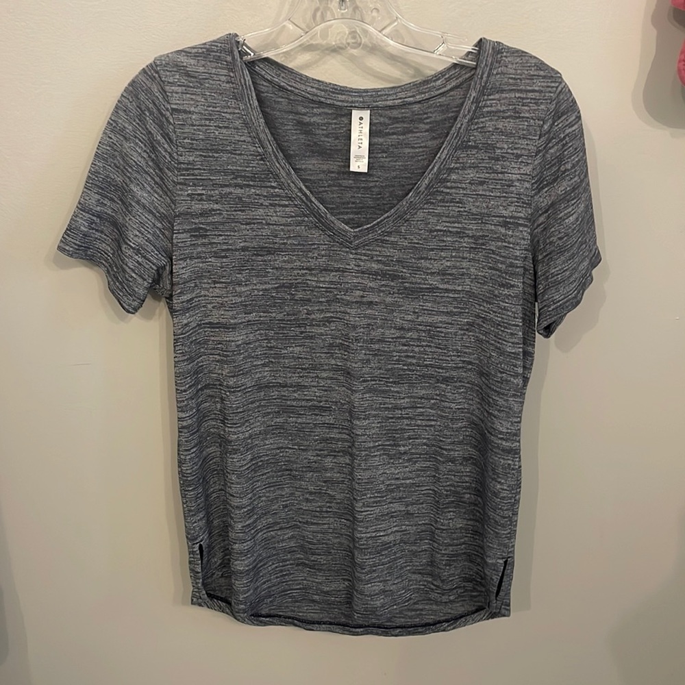 Gray Athleta v-neck t-shirt.